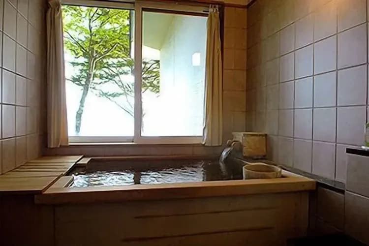 Deep soaking bathtub