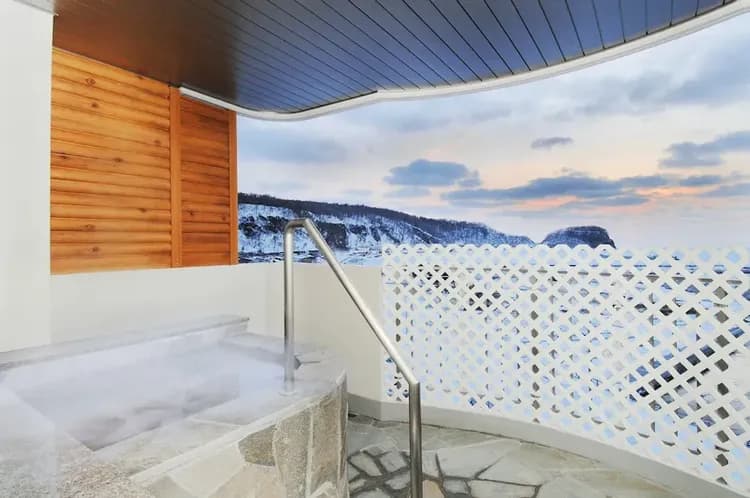 Deep soaking bathtub