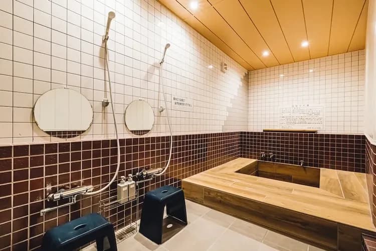 Deep soaking bathtub