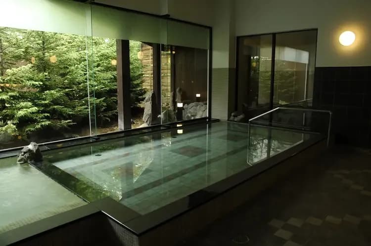 Indoor spa tub