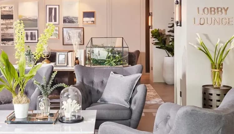 Lobby lounge