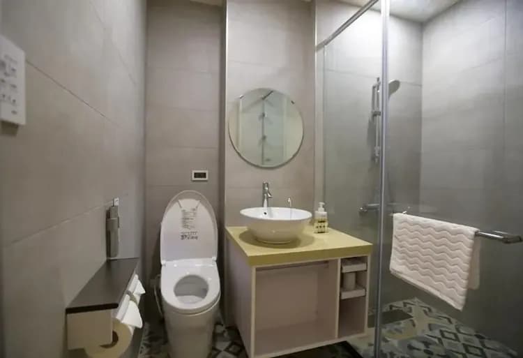 Bathroom shower