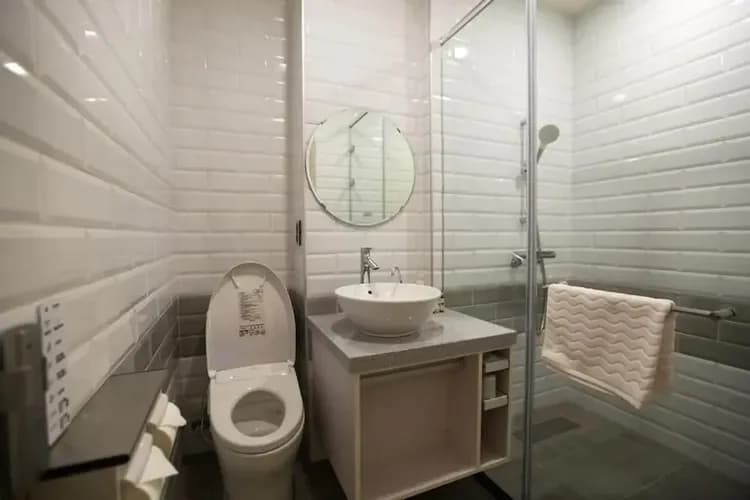 Bathroom shower