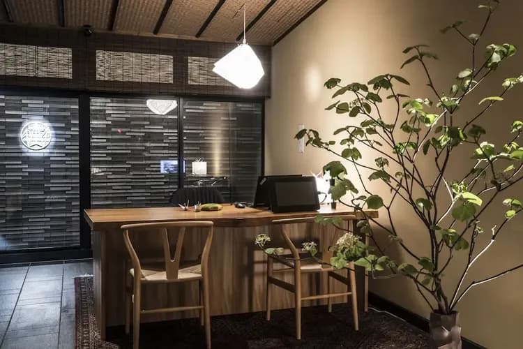 Concierge desk