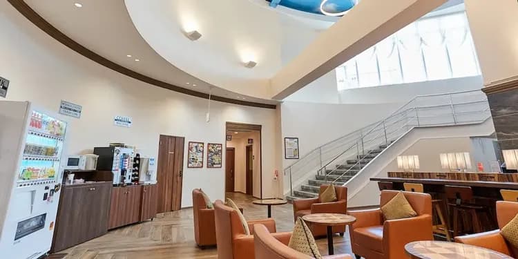 Lobby lounge