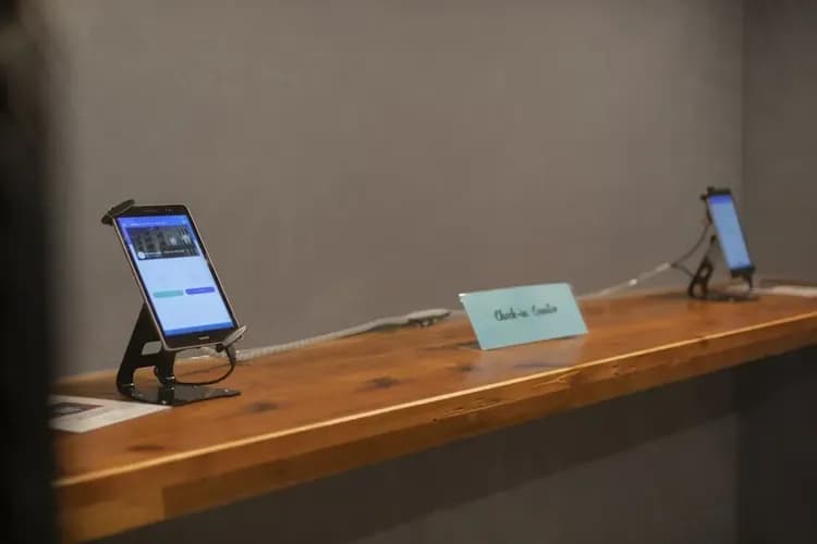 Check-in/check-out kiosk