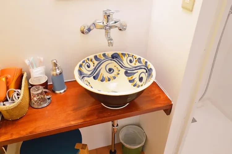 Bathroom sink
