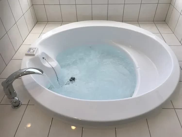 Jetted tub