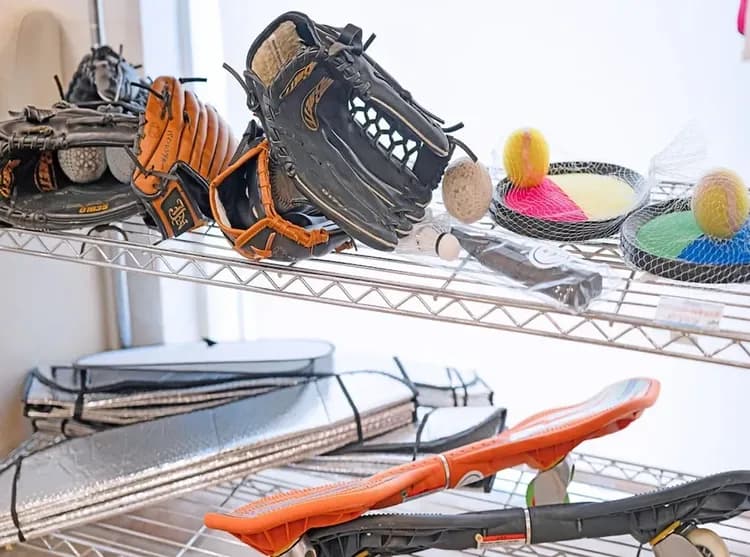 Check-in/check-out kiosk