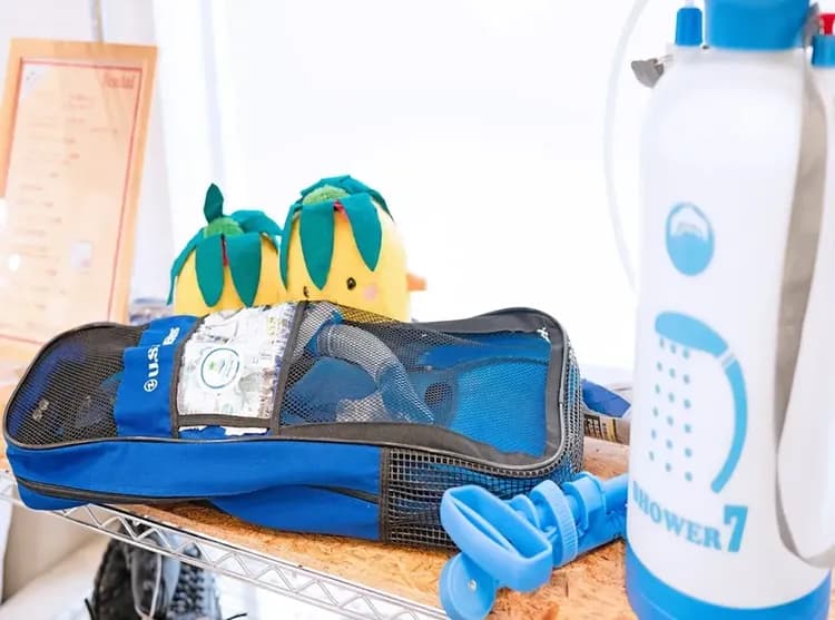 Check-in/check-out kiosk