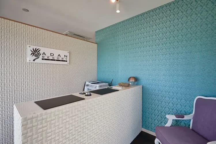 Check-in/check-out kiosk