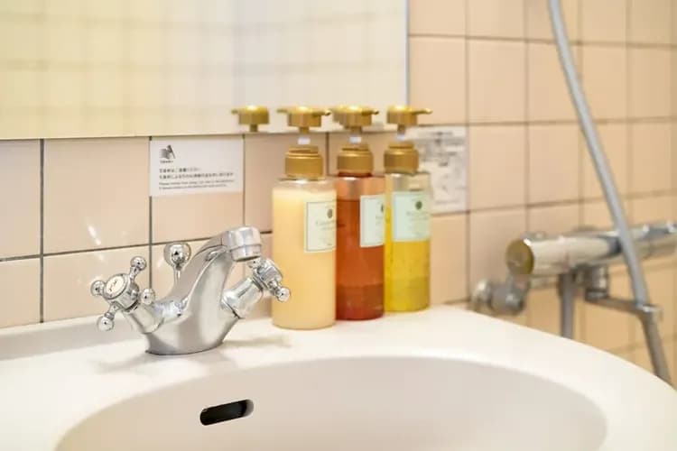 Bathroom amenities