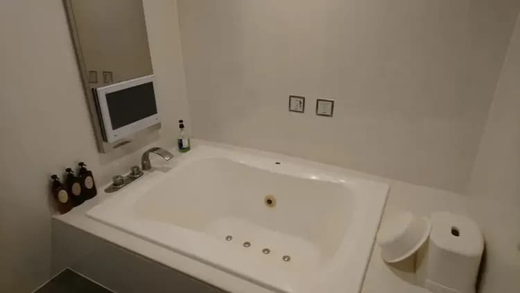 Jetted tub