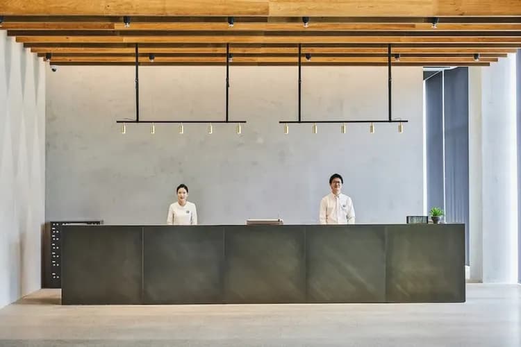 Check-in/check-out kiosk