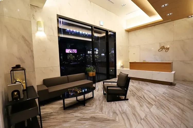Lobby lounge
