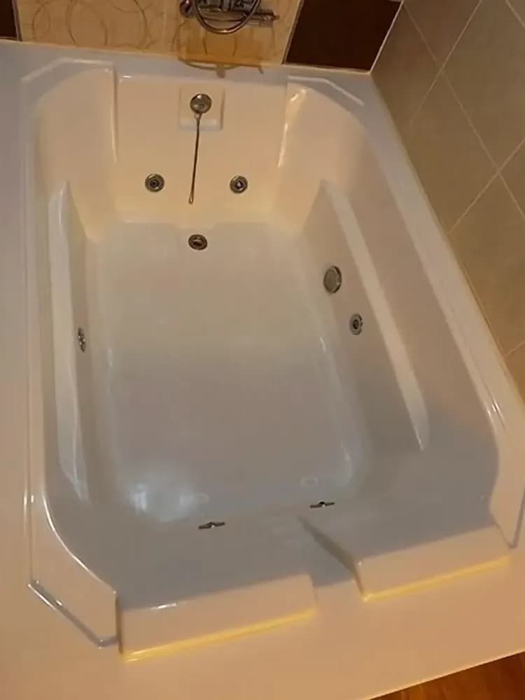 Jetted tub