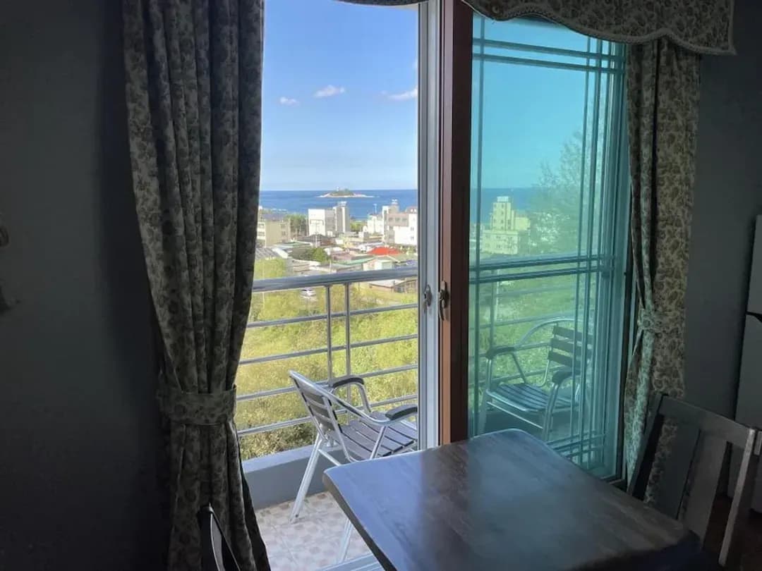 Gangwon-do-Sokcho Haeoleumhouse