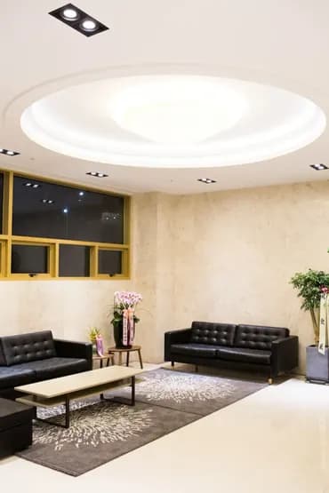 Check-in/check-out kiosk