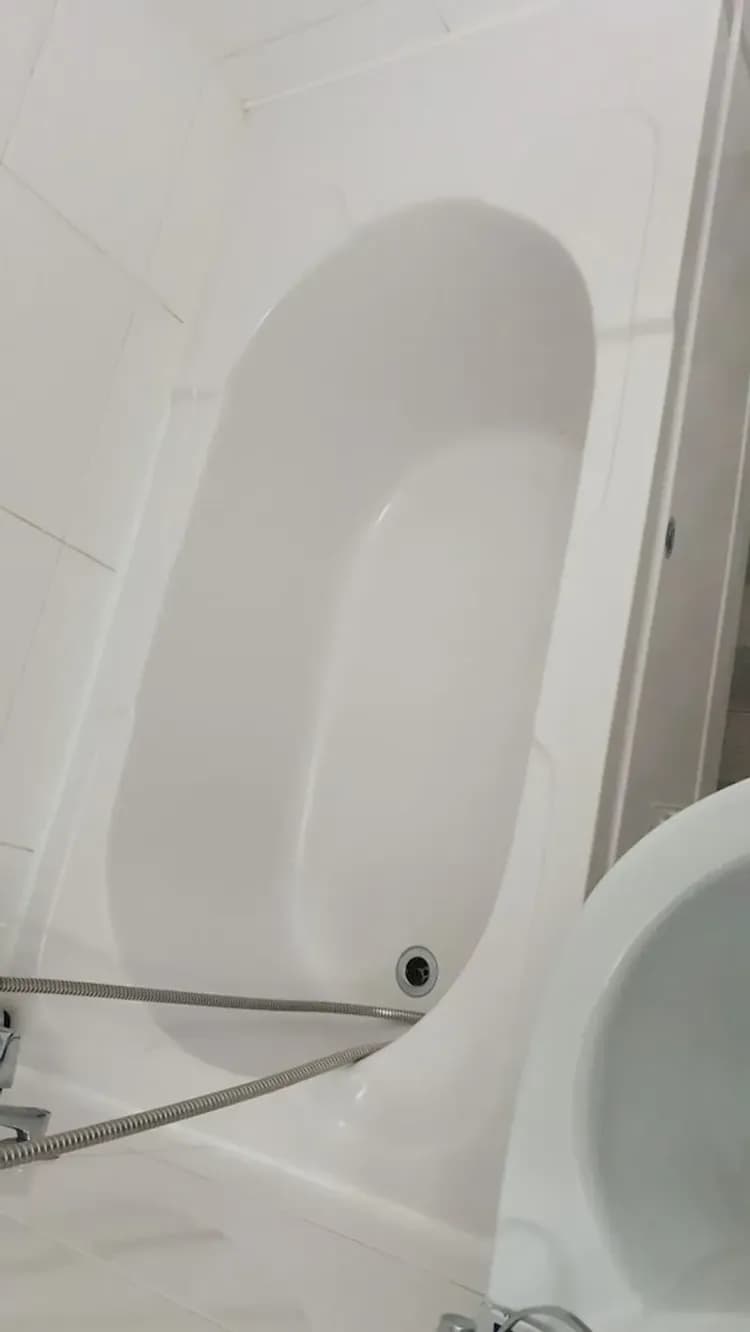 Deep soaking bathtub