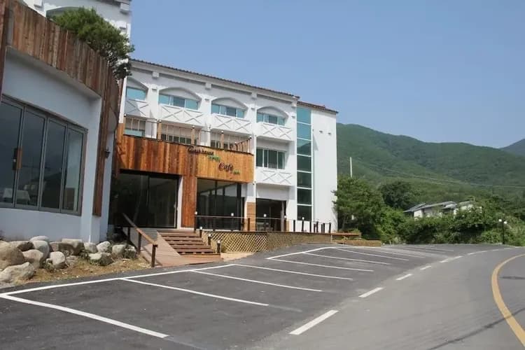 Primary image