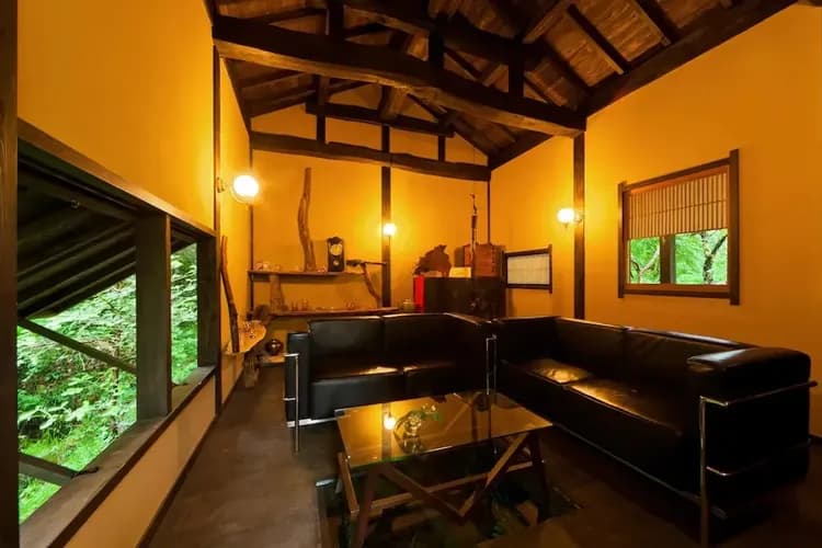 Check-in/check-out kiosk