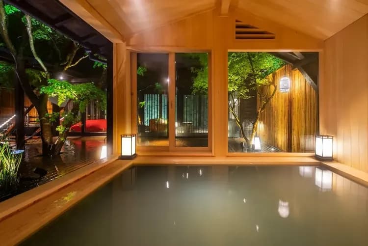 Deep soaking bathtub