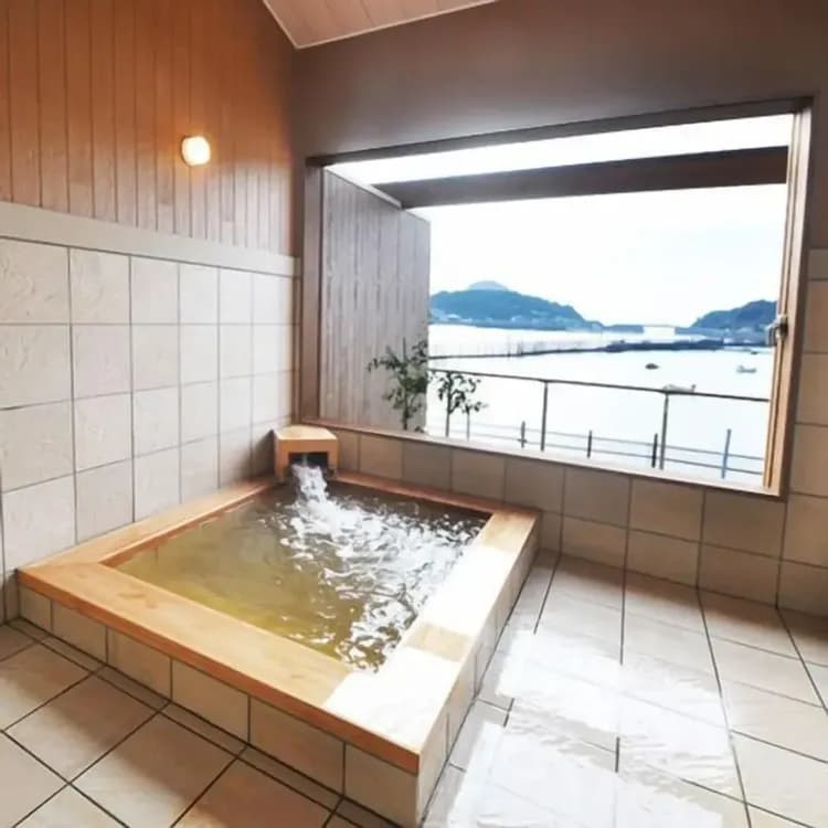 Deep soaking bathtub