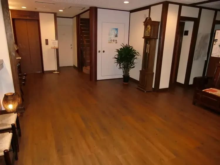 Check-in/check-out kiosk