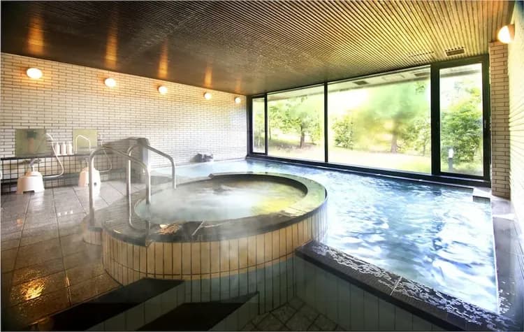Indoor spa tub