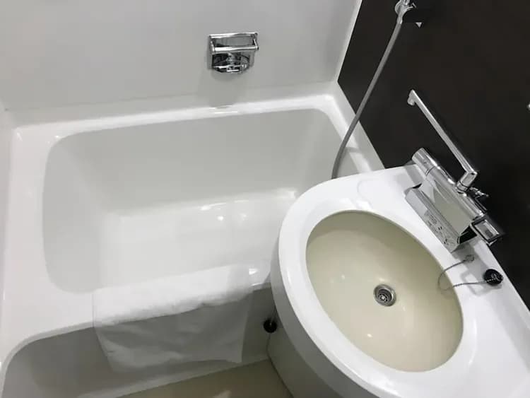 Bathroom sink