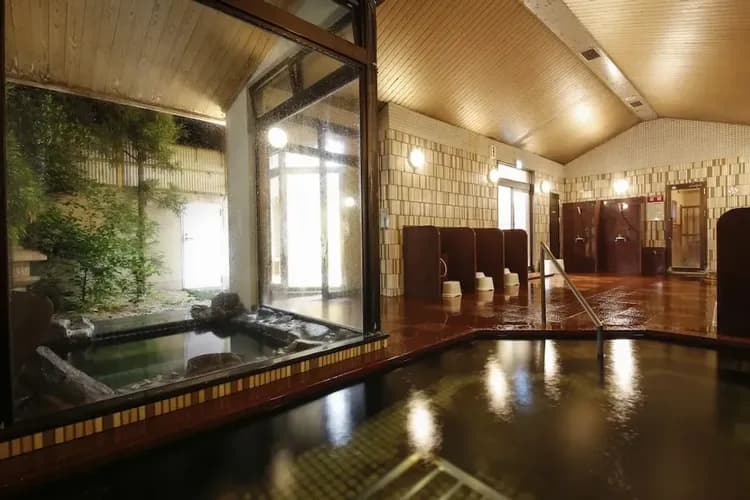 Indoor spa tub