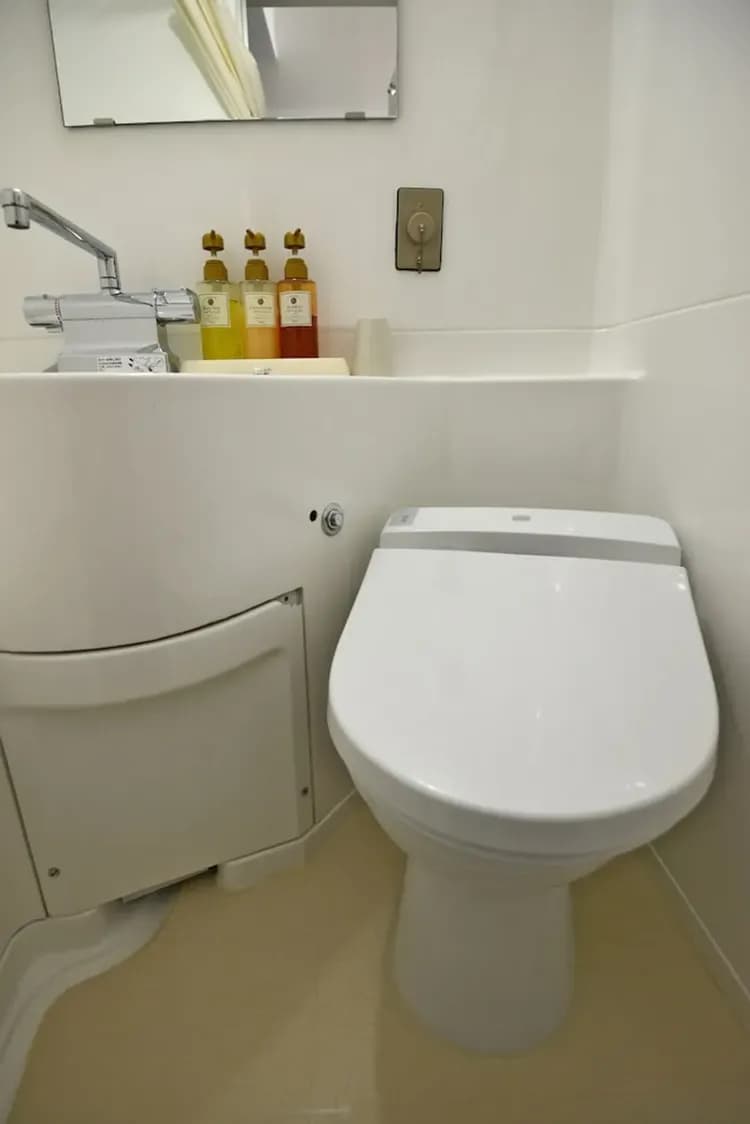 Bathroom amenities