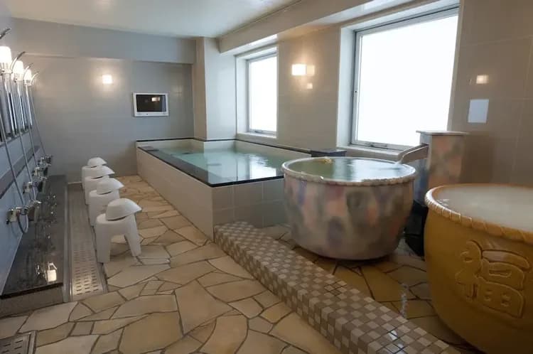 Indoor spa tub