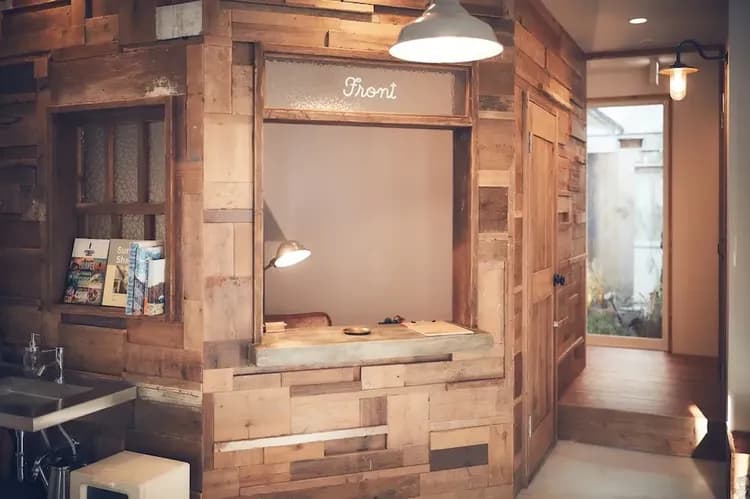 Check-in/check-out kiosk