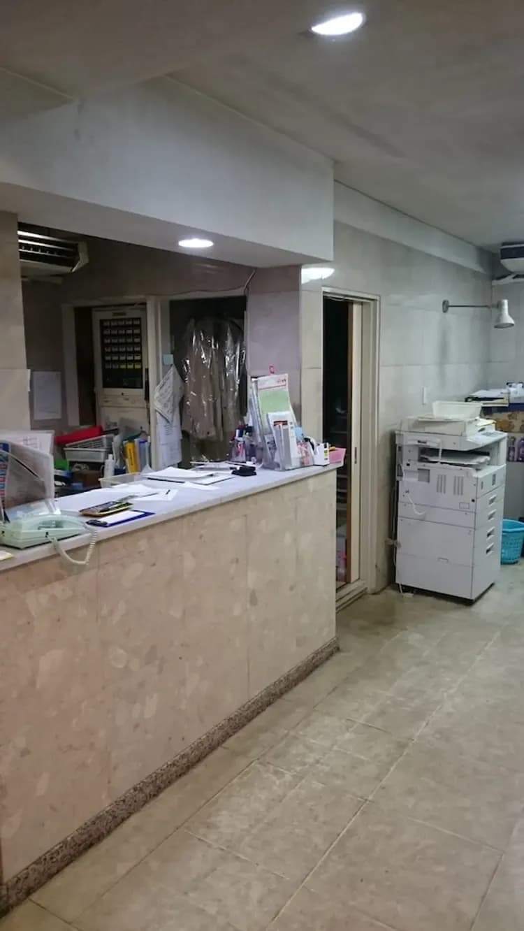 Check-in/check-out kiosk