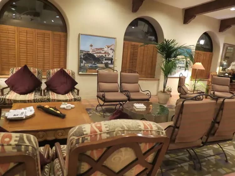 Lobby lounge