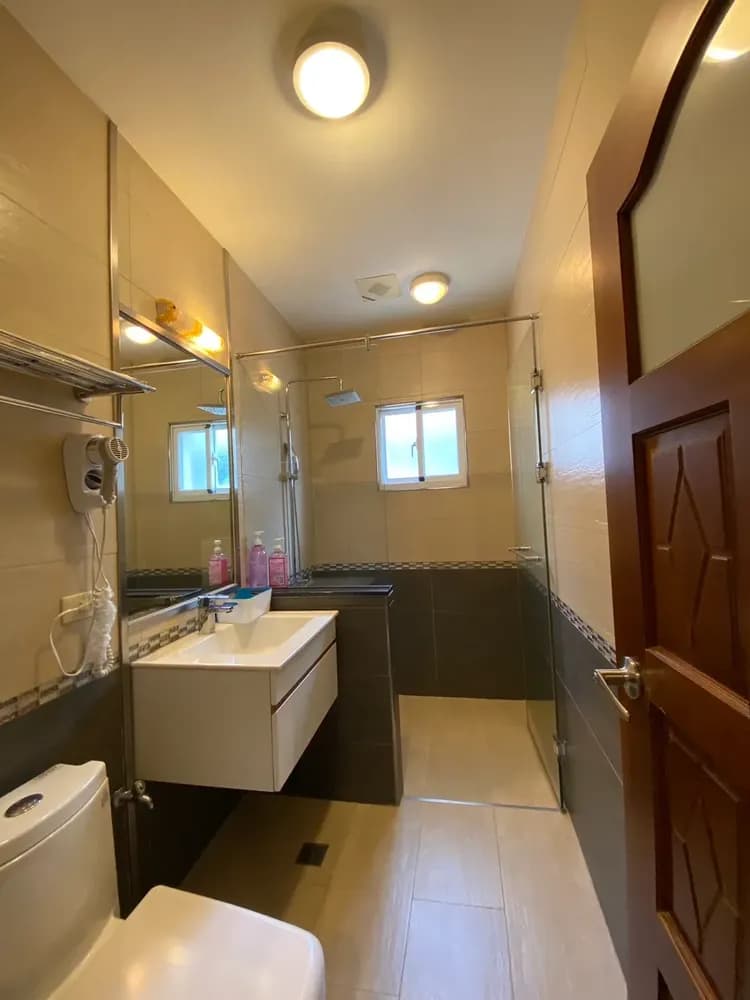 一樓四人房浴室