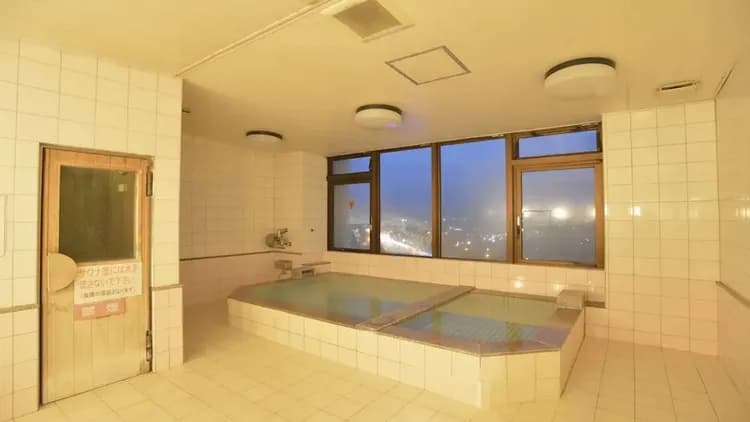 Indoor spa tub