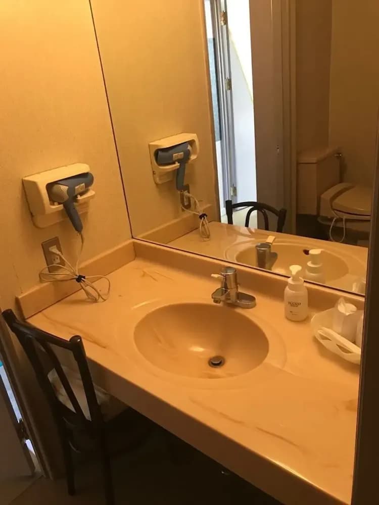 Bathroom sink