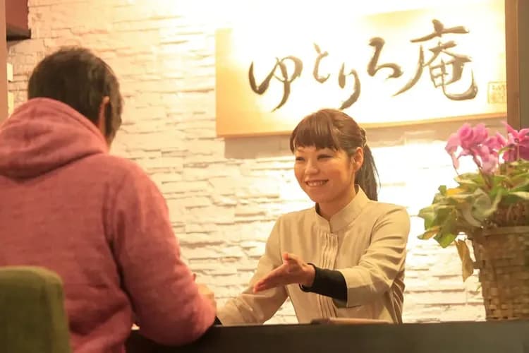 Check-in/check-out kiosk