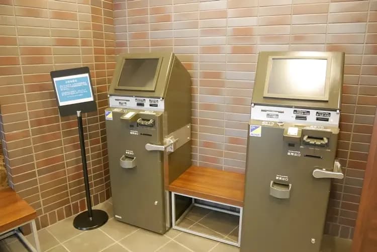 Check-in/check-out kiosk