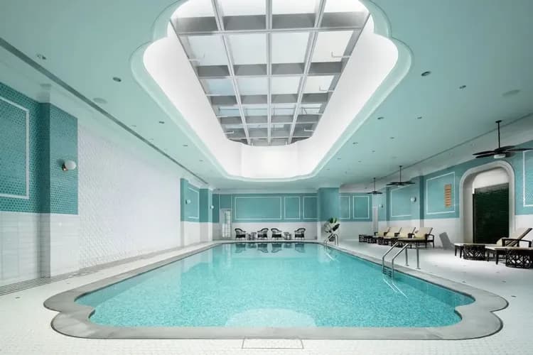Indoor/outdoor pool