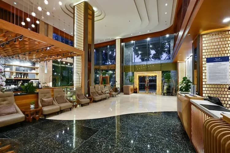 Lobby lounge