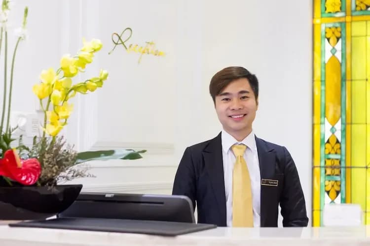 Check-in/check-out kiosk