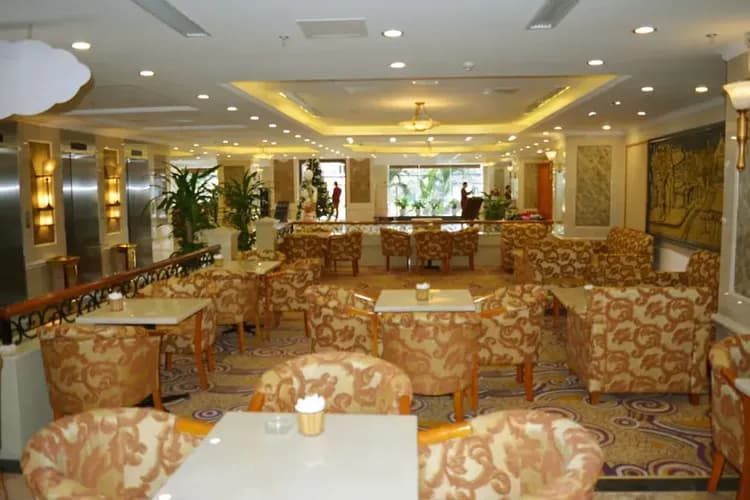 Lobby lounge