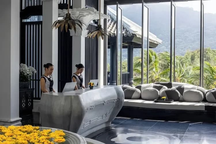 Check-in/check-out kiosk