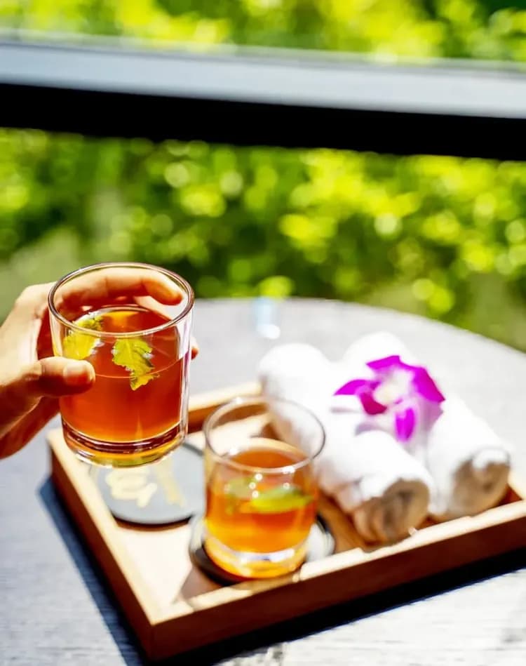 Check-in/check-out kiosk