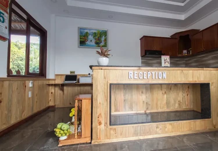 Check-in/check-out kiosk