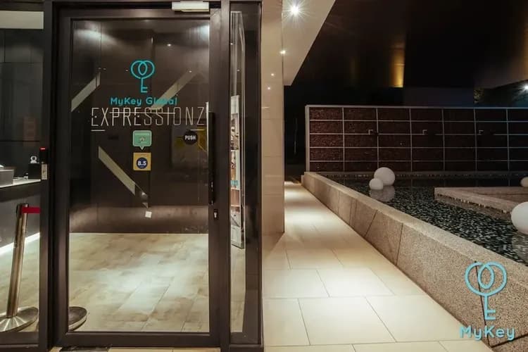 Check-in/check-out kiosk