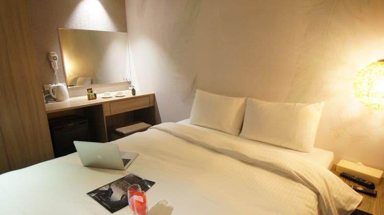 Colors Infinity Inn-8